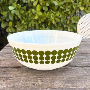 PYREX #404 Green Polka Dot Vintage Large Serving/Mixing Bowl 4 Quarts Milk Glass